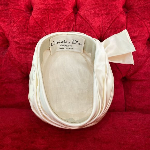GORGEOUS VINTAGE CHRISTIAN DIOR SILK/SATIN TYPE TI main image 2